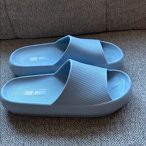 32 Degrees Blue Women's Slippers